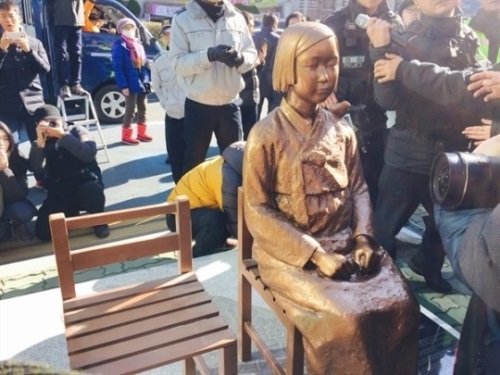 부산 동구청이 철거 후 반환한 위안부 소녀상