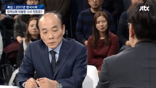 전원책 변호사가 'JTBC 신년토론'에서 미성숙한 토론 태도를 보였다. (사진=JTBC 방송화면 캡처)