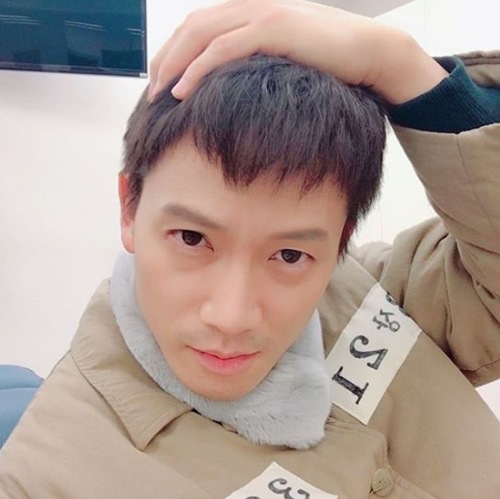 ‘피고인’에 출연하는 배우 지성이 수의를 입고도 완벽한 외모를 뽐냈다. 사진=지성 인스타그램