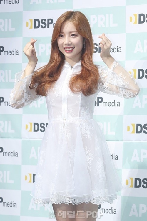 에이프릴 윤채경