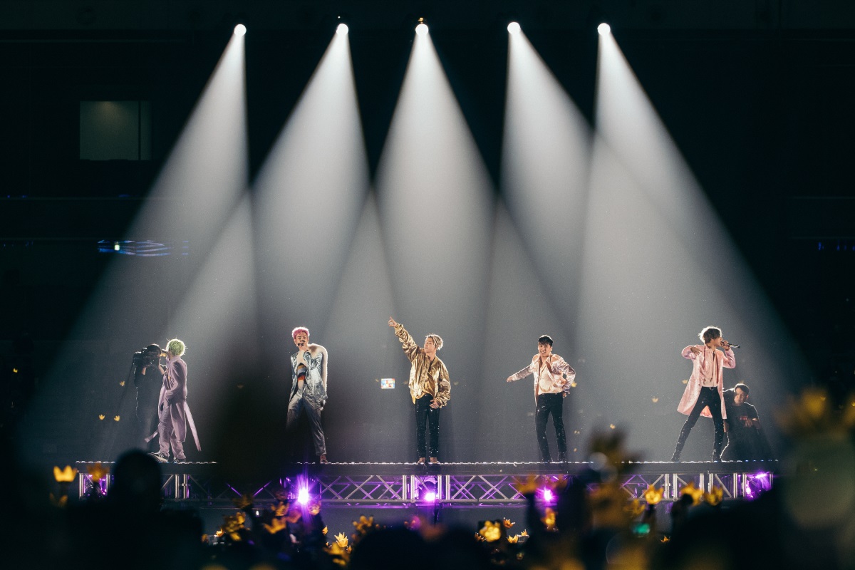 K-pop group Big Bang performs on stage at the “Big Bang 10 The Concert 0 To 10 Final in Seoul” at the Gocheok Sky Dome in Guro-gu, Seoul on Sunday. (YG Entertainment)