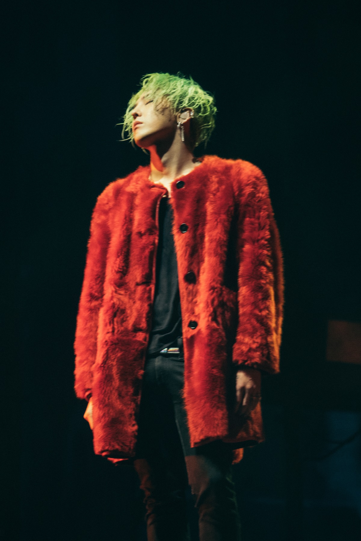 G-Dragon performs on stage at the “Big Bang 10 The Concert 0 To 10 Final in Seoul” at the Gocheok Sky Dome in Guro-gu, Seoul on Sunday. (YG Entertainment)
