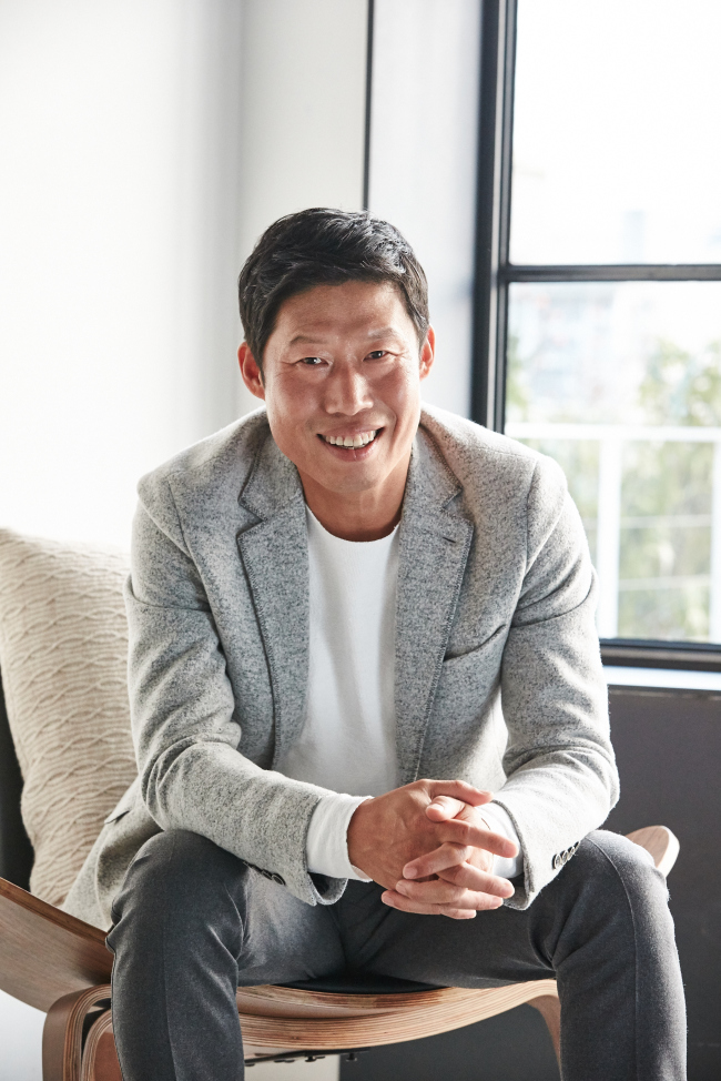 Yoo Hae-jin poses for a photo before an interview at a cafe in Seoul`s Samcheong-dong on Thursday. (1st Look)