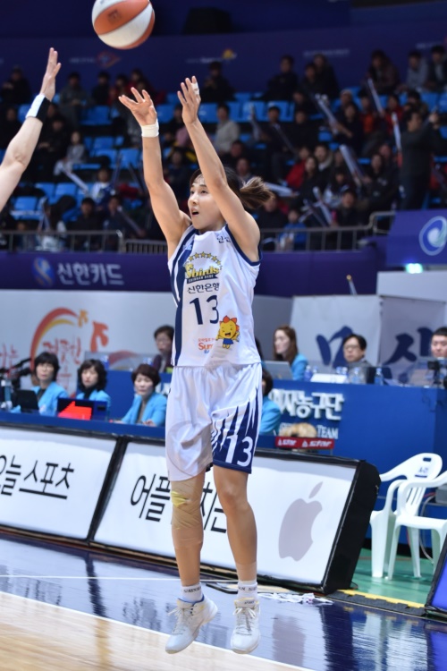 김단비가 공수에서 맹활약하며 팀의 2연승을 이끌었다. [사진=WKBL]