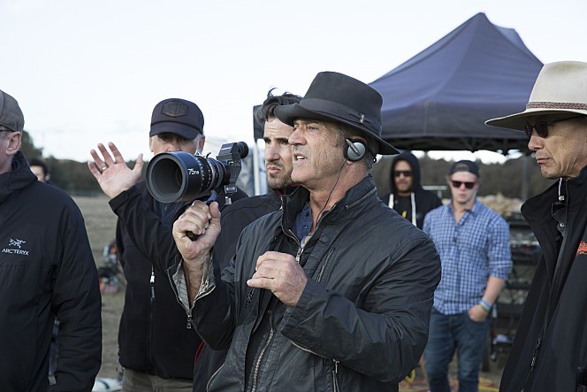 멜깁슨이 9번째 아들을 얻었다. (사진='핵소 고지' 촬영 현장 컷)
