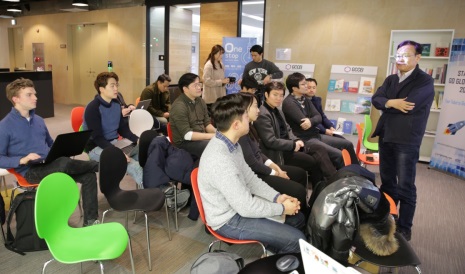 경기창조경제혁신센터는 25일 '고 글로벌 랩' 1기 졸업 행사를 열었다. (사진제공: 경기창조경제혁신센터)