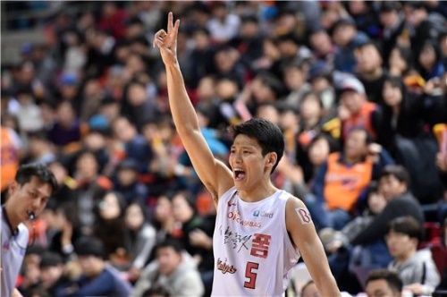 김선형이 쐐기 3점슛을 성공시키며 팀 승리를 이끌었다. [사진=KBL]