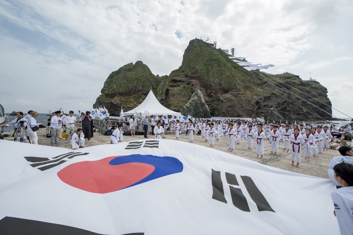 독도에서 열린 태권도퍼포먼스(사진제공=경북도)