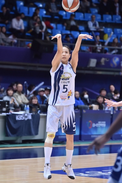 쾌조의 슛감을 보이고 있는 김연주. [사진=WKBL]