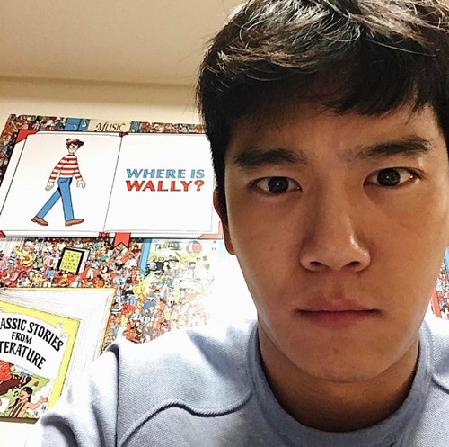‘자체발광 오피스’에서 고아성과 호흡을 맞추는 배우 하석진의 일상이 공개됐다. 사진=하석진 인스타그램