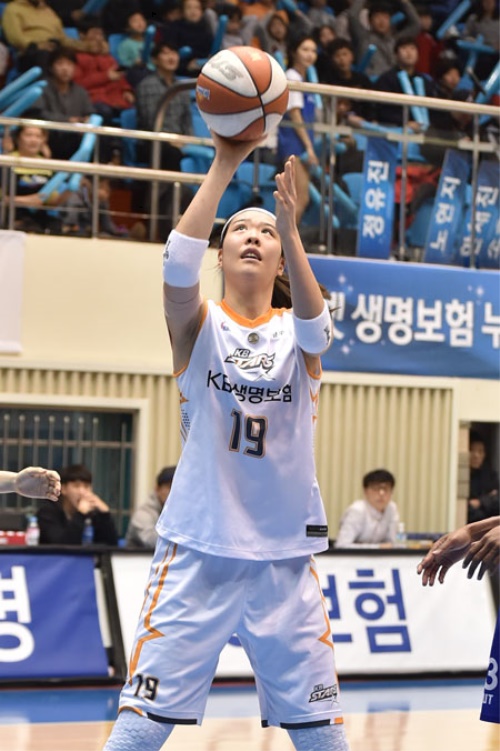 6라운드 MVP에 오른 KB스타즈 박지수. [사진=WKBL]