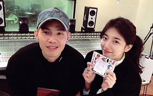 Korean singers Park Won (left) and Suzy (Yonhap)