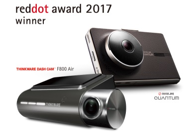 팅크웨어의 블랙박스 F800 에어(왼쪽)와 아이나비 퀀텀.