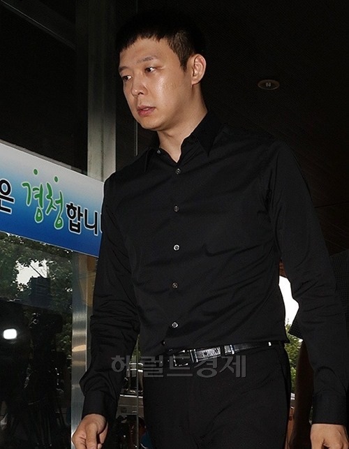 JYY 멤버 박유천이 강간 등 4건의 고소사건 모두 무혐의처분을 받았다.