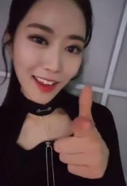 브레이브걸스 하윤의 애교 인사가 팬들의 시선을 끌었다.