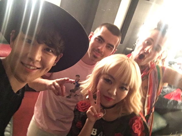 레드애플 장한별과 DNCE. (사진=장한별 SNS)