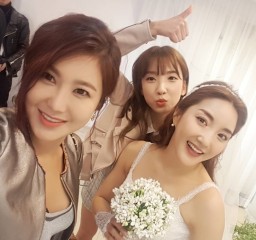 바다 결혼식 찾은 솔비-레인보우 지숙…신부보다 예쁘면 ‘민폐’