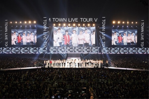 S.M. Entertainment artists perform at the "SMTown Live Tour V in Japan" held at Kyocera Dome in Osaka, Japan, in 2016. (S.M. Entertainment)