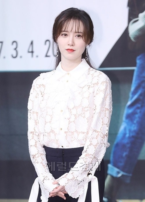 배우 구혜선이 아나필락시스로 입원 중인 가운데 희귀난치성질환 환아를 위해 1000만원을 기부했다.