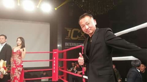 지난 3월 7일 열린  ICX 쇼케이스 행사에 스포츠티즌의 양명규 이사가 포즈를 취하고 있다.