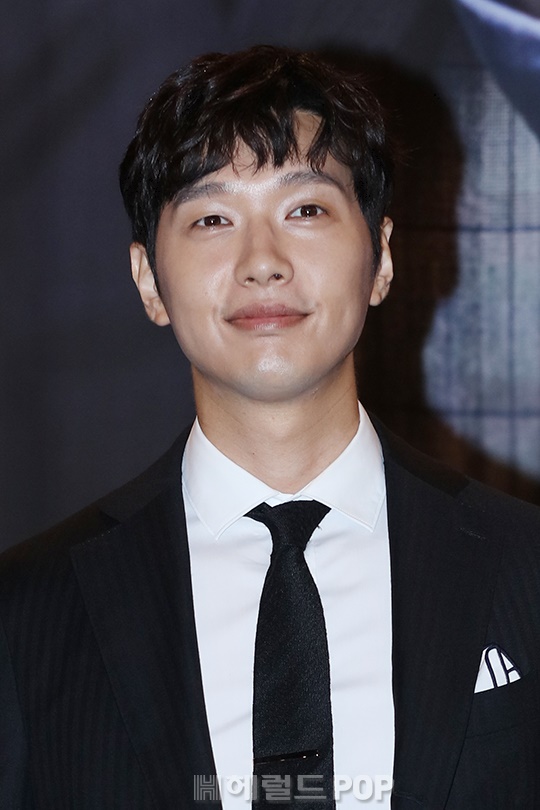 [포토]지현우 '훈남의 미소' - 헤럴드 POP