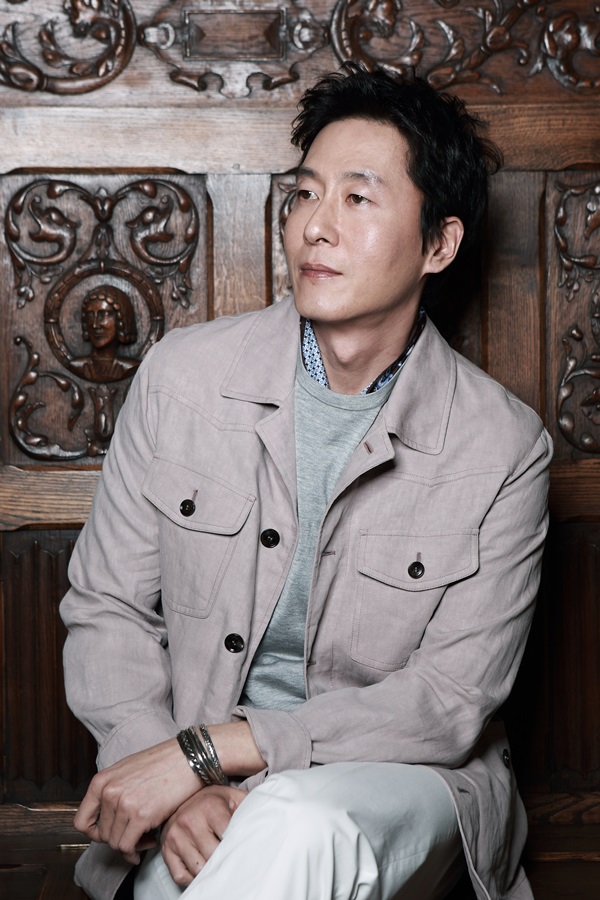 영화 '석조저택 살인사건'에 출연한 배우 김주혁. (사진=씨네그루(주)키다리이엔티)