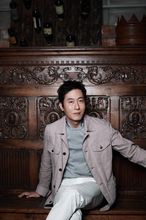 영화 '석조저택 살인사건'에 출연한 배우 김주혁. (사진=씨네그루(주)키다리이엔티)