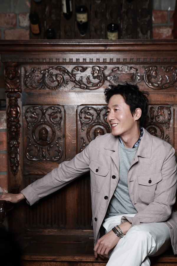 영화 '석조저택 살인사건'에 출연한 배우 김주혁. (사진=씨네그루(주)키다리이엔티)