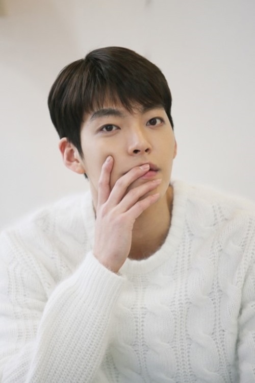 배우 김우빈이 비인두암 진단을 받았다는 소식이 전해지자 팬들이 안타까움을 드러냈다. 사진=CJ E&M
