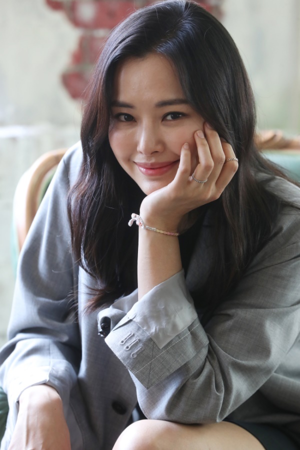 Actress Lee Ha-nee poses for a photo before an interview last Thursday in Palpan-dong, Seoul. (Yonhap)