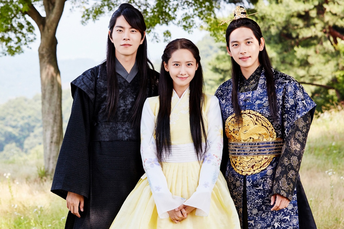 From left: Hong Jong-hyun, Yoona and Im Si-wan star in “The King Loves.” (U-Story 9)