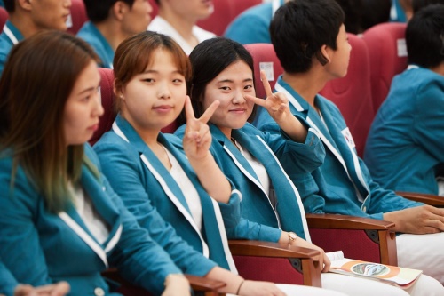 2017 삼순 데플림픽 국가대표 선수단 결단식에서 선수들이 밝은 표정을 보이고 있다. [사진=대한장애인체육회]