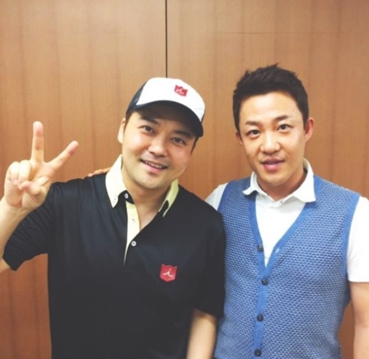 이시영 예비남편 조승현 대표, 전현무와 인증샷 (사진=온라인커뮤니티)