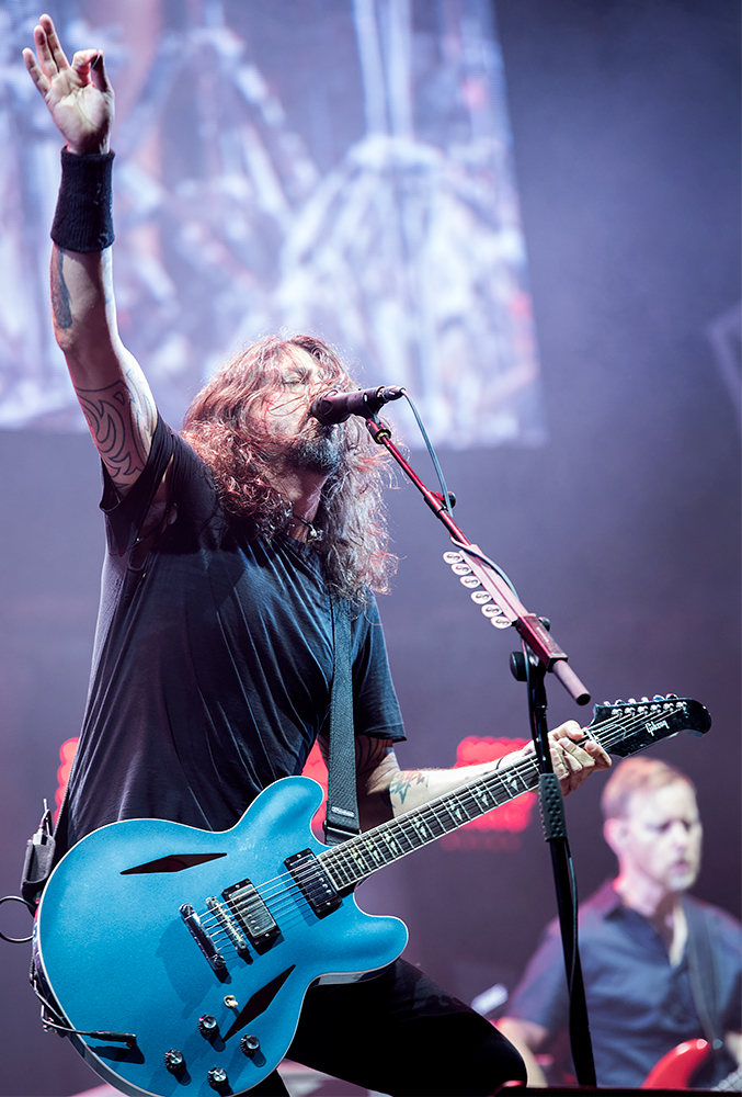 Dave Grohl of Foo Fighters sings during the “Live Forever Long” concert in Seoul on Tuesday. (Live Nation Korea)