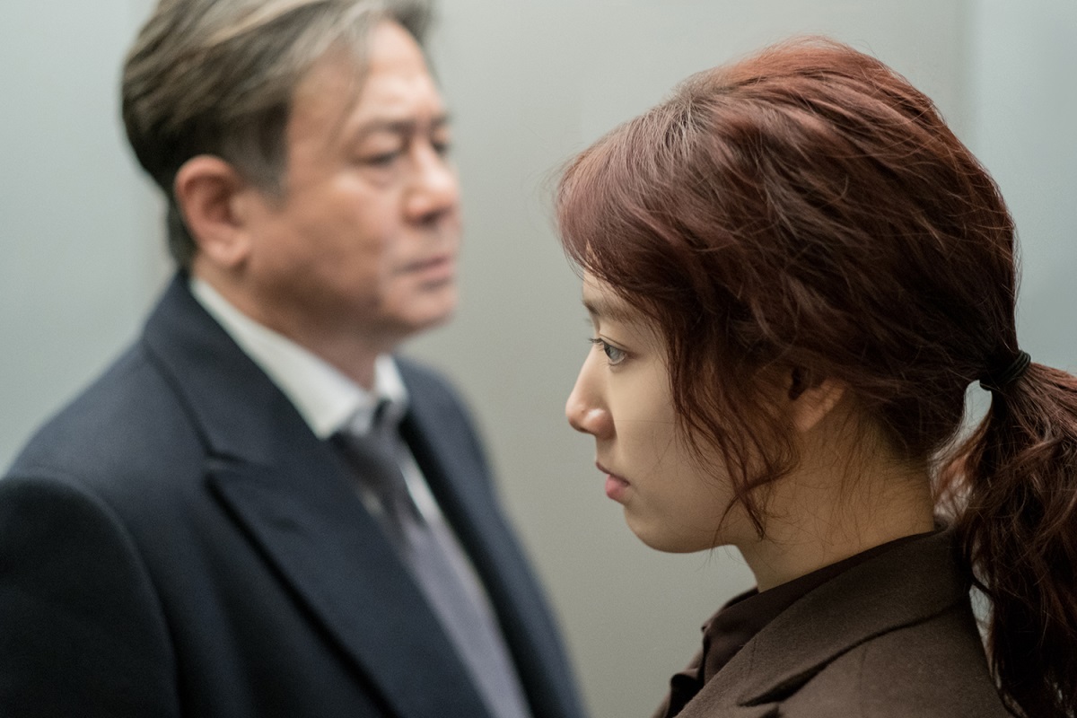 Choi Min-sik (left) and Park Shin-hye (CJ Entertainment)