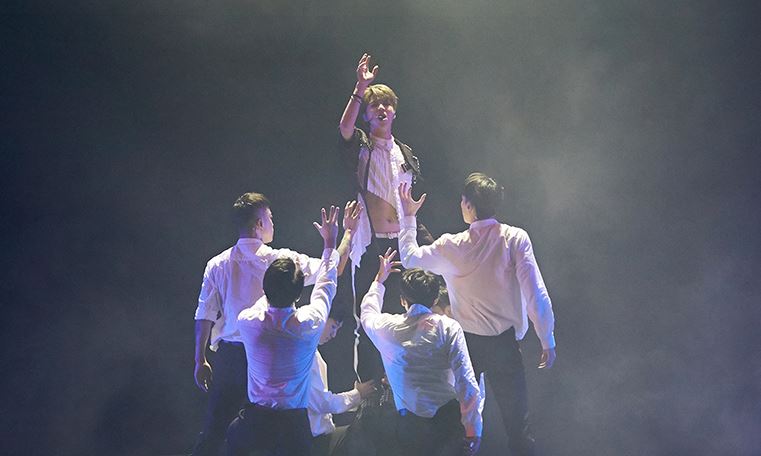 Taemin performs during a concert at Jamsil Gymnasium in Seoul on Sunday. (S.M. Entertainment)