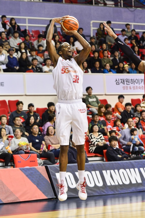 28득점 9리바운드로 더블더블에 가까운 활약을 한 에런 헤인즈. [사진=KBL]