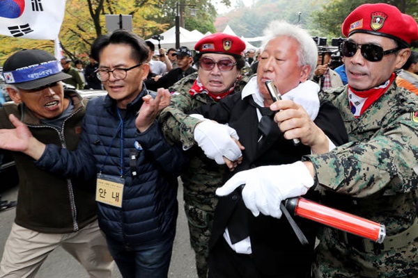 (류석춘 위원장=연합뉴스)