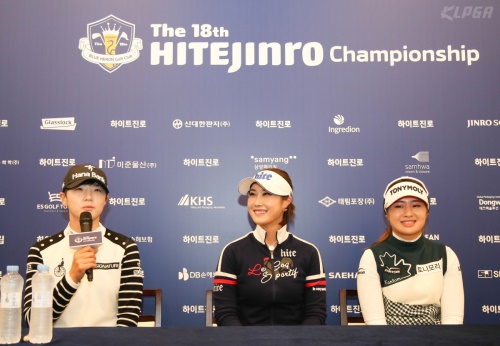 경기 마친후 인터뷰하는 박성현,김하늘,이정은6.