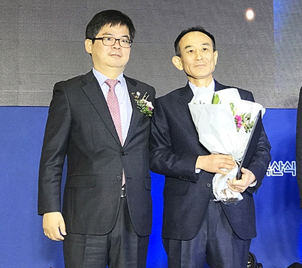 예천군 농협쌀조합공동사업법인이 농업과 기업이 함께하는 상생협력 대회에서  전국 우수업체로 선정돼 농림축산식품부 장관상을 수상했다.(예천군 제공)