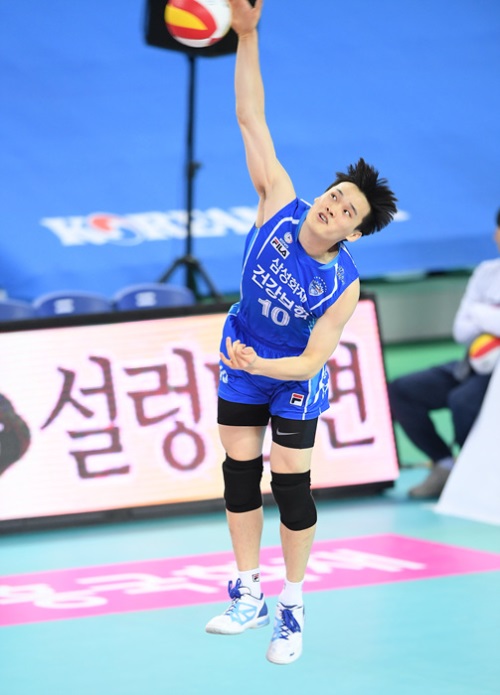 강서브로 무장한 슈퍼루키 김정호. [사진=KOVO]