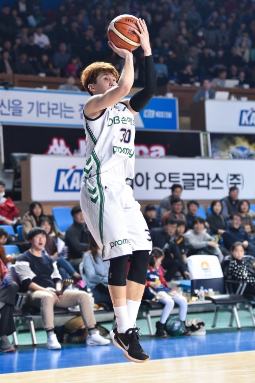 점프슛을 시도하는 두경민.[사진=KBL]