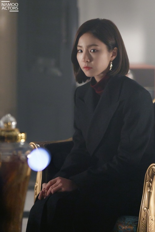 '흑기사' 신세경, 다시 양장점 찾은 이유..궁금증 증폭 - 헤럴드뮤즈 (Herald Muse)