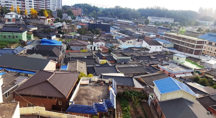 도시재생 뉴딜시범사업 지로 선정된  영주시 휴천3동 남산선비지구 전경, 이 지역에는 3년간  62억이 투입돼  거점개발및 공공임대 주택건설등으로 주민들의 삶의 질이 향상될 전망이다(영주시 제공)