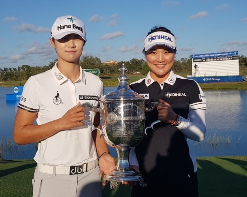 올해의 선수상을 공동 수상한 박성현(왼쪽)과 유소연의 현재 랭킹은 2,3위다. [사진=LPGA투어]