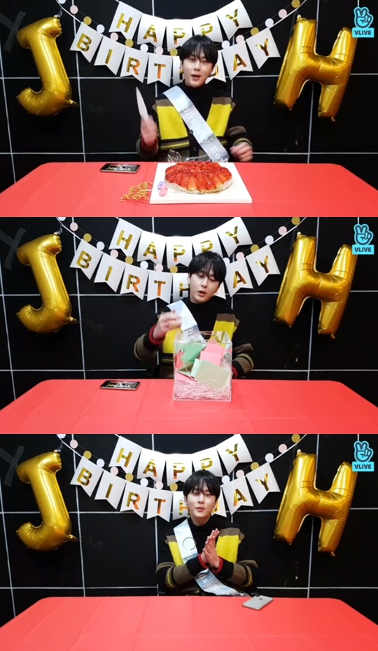 네이버 V앱='HAPPY JUNHYUNG DAY' 캡쳐