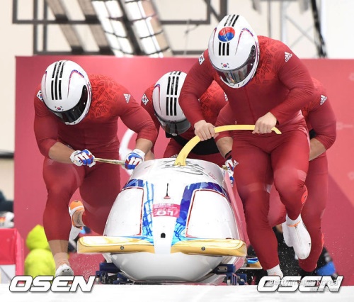 한국 봅슬레이 역사상 최초 메달을 획득한 봅슬레이 남자 4인승 대표팀. [사진=OSEN]