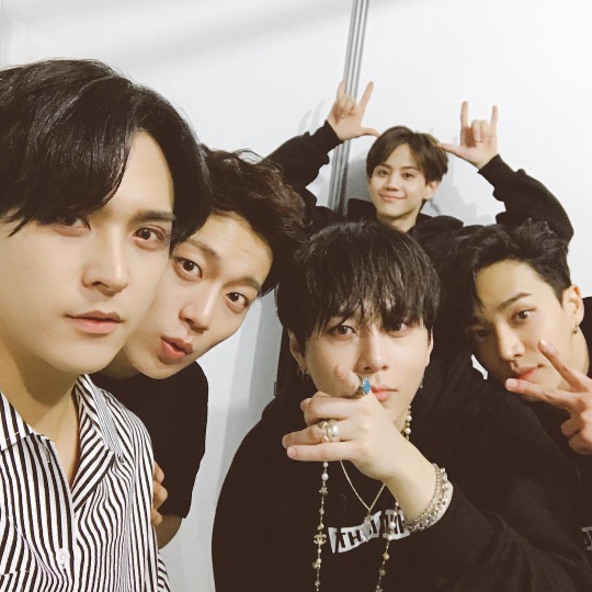 손동운 인스타