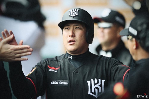 황재균은 개막 시리즈 2연전에서 8타수 3안타 홈런1개 2타점을 올리며 화려하게 복귀를 알렸다. [사진= kt위즈]