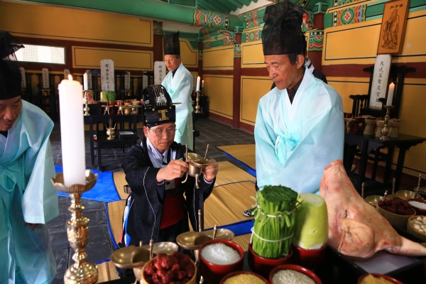 울진향교 및 평해향교 대성전에서 26일 춘기 석전제가 봉행됐다.(울진군 제공)